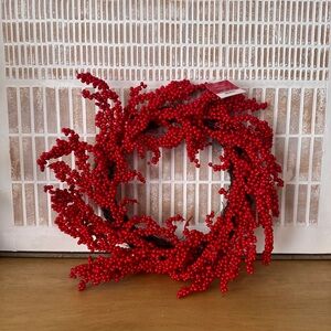 NWT Festive Red Berry Holiday Wreath